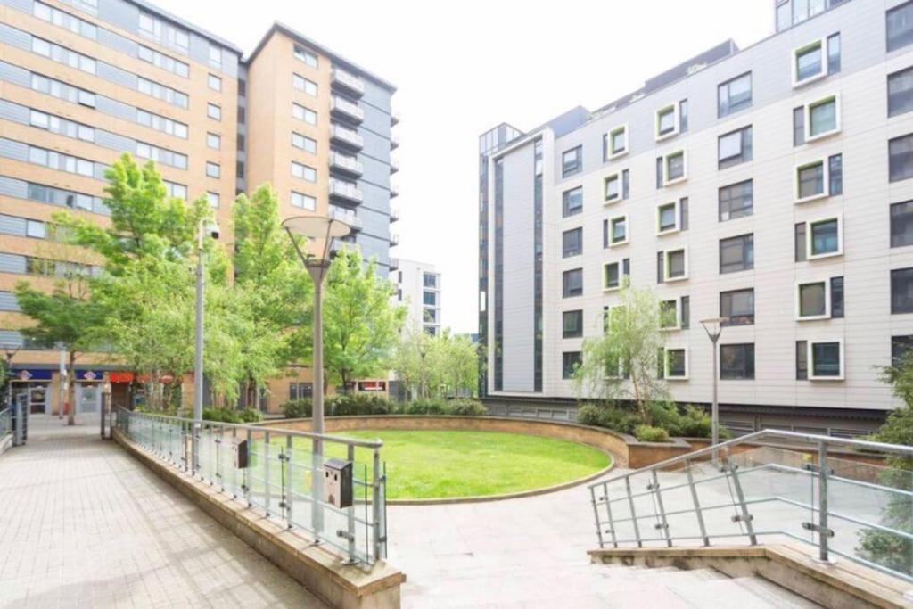 Apartament Cosy Flat Right Opp Tube Station Londyn Zewnętrze zdjęcie